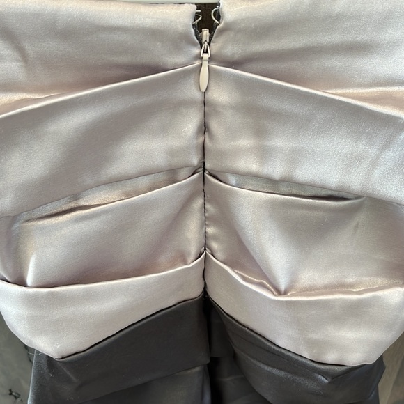 Le chateau size small strapless dress. Like new condition! - Picture 3 of 7